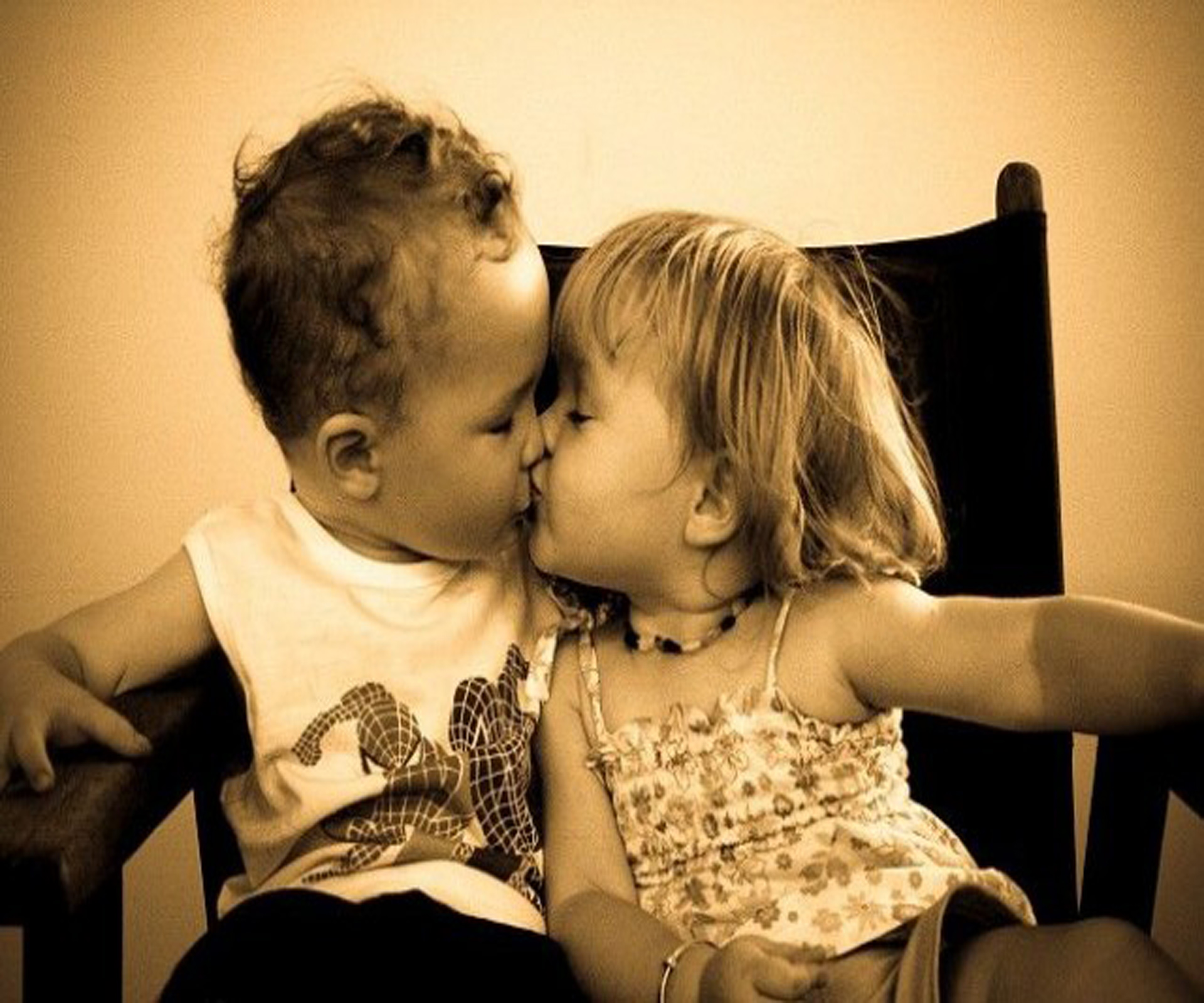 kissing Picture